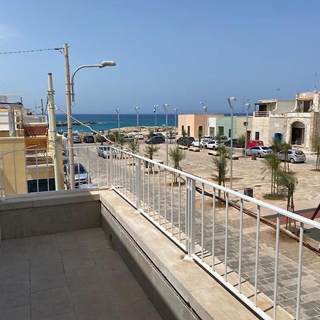 Casa Vacanze Illiria A Roca Vecchia Vicinissima Al Mare Esterno foto