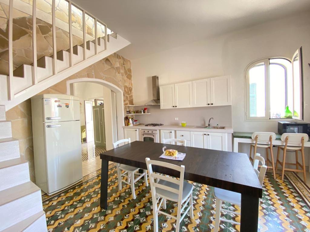 Casa Vacanze Illiria A Roca Vecchia Vicinissima Al Mare Esterno foto
