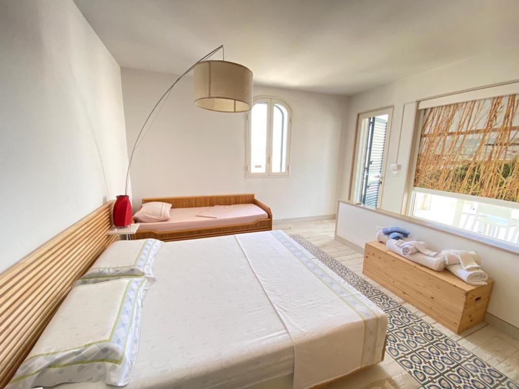 Casa Vacanze Illiria A Roca Vecchia Vicinissima Al Mare Esterno foto