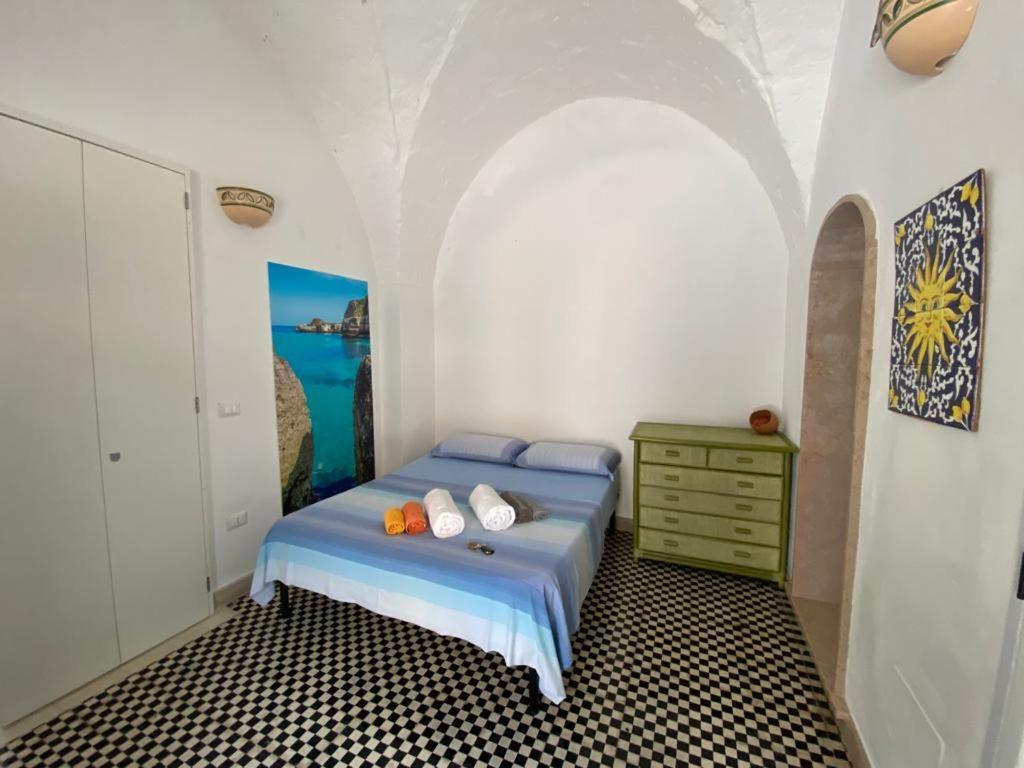 Casa Vacanze Illiria A Roca Vecchia Vicinissima Al Mare Esterno foto