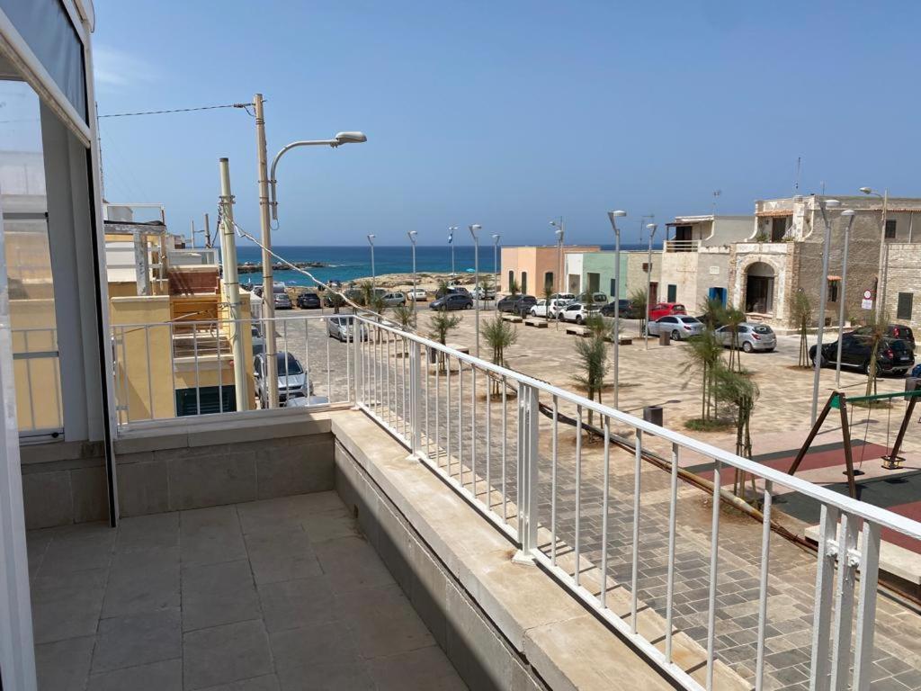 Casa Vacanze Illiria A Roca Vecchia Vicinissima Al Mare Esterno foto